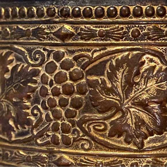 Vintage Patinated Victorian look Metal Vanity, Trinket, Jewel Box. 2x1.5 inches - Picture 14 of 16